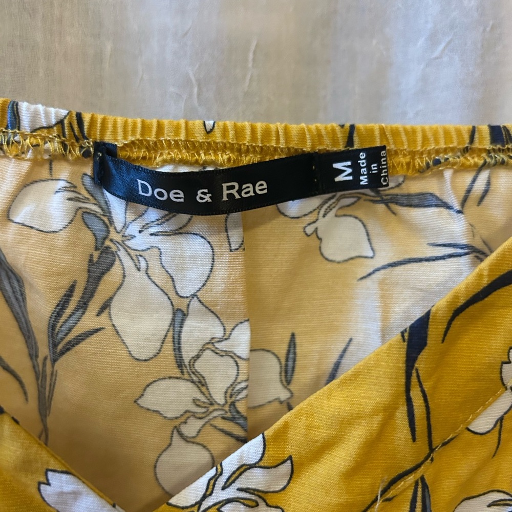 Doe & Rae Yellow Floral Button-Front Cami - Picture 4 of 6